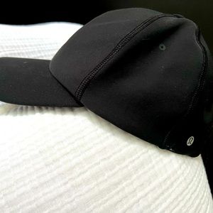 Black Lululemon cap